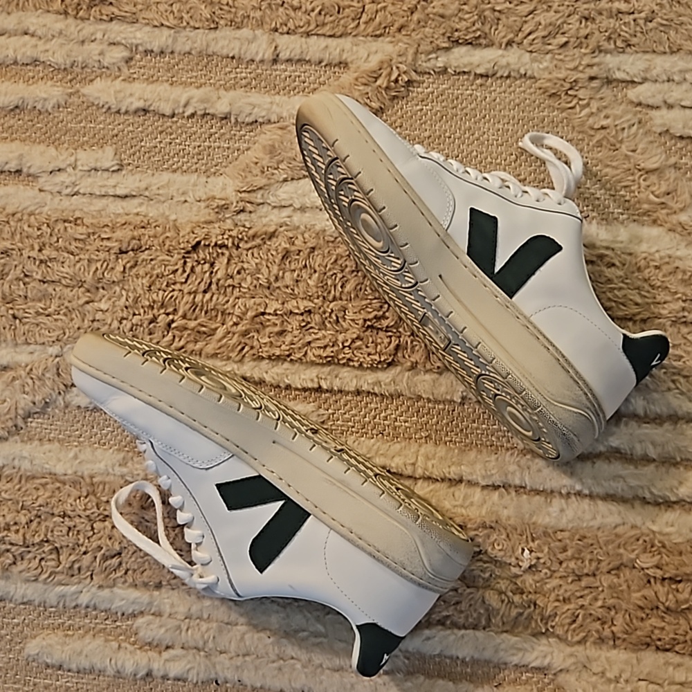 Veja White and Green Sneakers - Picture 4 of 4